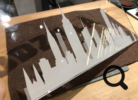 Acryl Plexiglas Laser Gravur Böhm in Bonn - Geschenkideen mit Gravuren auf Holz, Glas, Leder, Metall, Armbänder, Papier, Anhänger, Schilder ... für Privat und Geschäftskunden und  Firmen. Kunden kommen aus Bonn, Köln, Siebengebirge, Frechen, und ganz NRW, Deutschland, Schweiz und der Welt