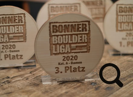 Laser Gravur Böhm in Bonn - Geschenkideen mit Gravuren auf Holz, Glas, Leder, Metall, Acryl Plexiglas , Armbänder, Papier, Anhänger, Schilder ... für Privat und Geschäftskunden und  Firmen. Kunden kommen aus Bonn, Köln, Siebengebirge, Frechen, und ganz NRW, Deutschland, Schweiz und der Welt